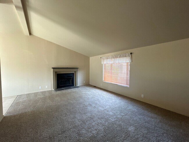 Foto del edificio - 3 Bedroom / 2 Bath Home in SW Redmond