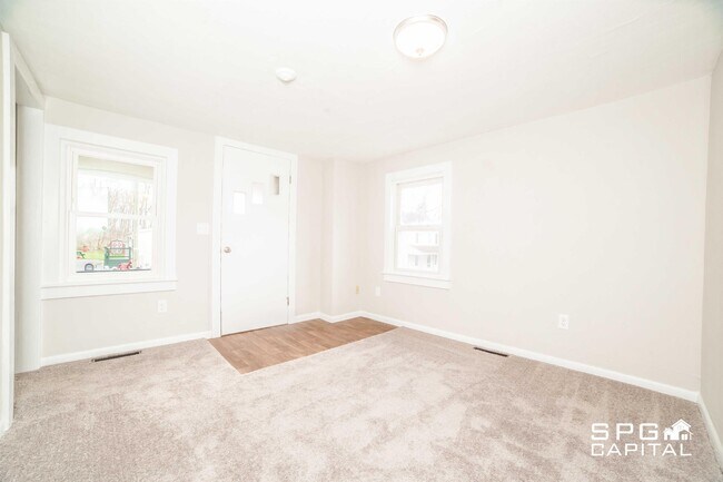 Foto del edificio - 338 Green Springs Rd