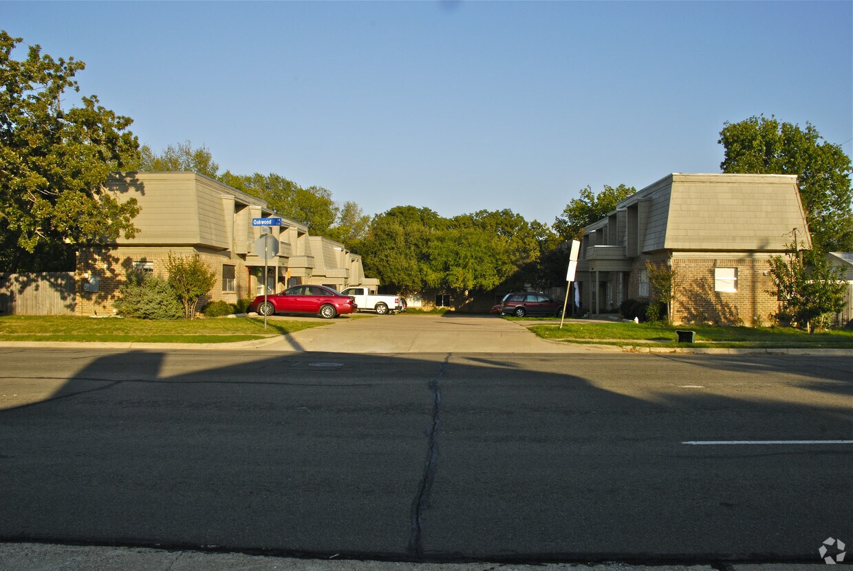Primary Photo - 6 Duplexes