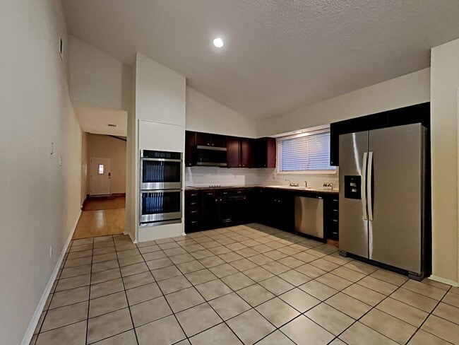 Foto del edificio - 2138 Wood River Rd