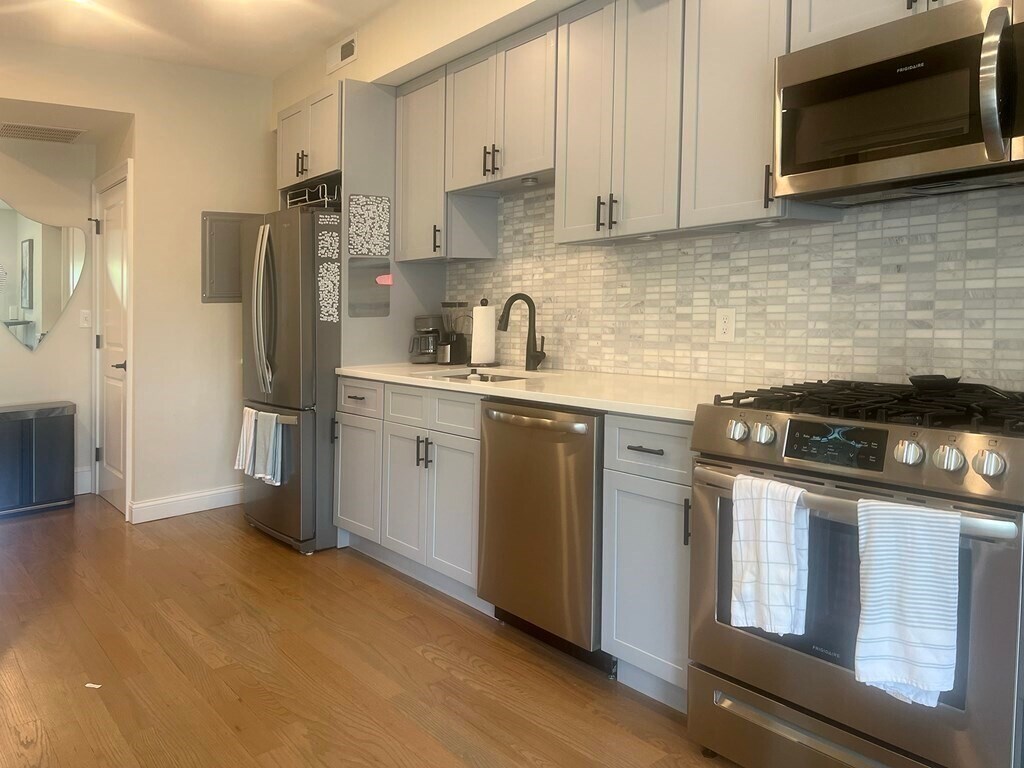 Foto principal - 159 Bennington St