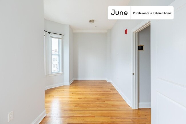 Building Photo - Room in Shared 3 bed/2 bath home