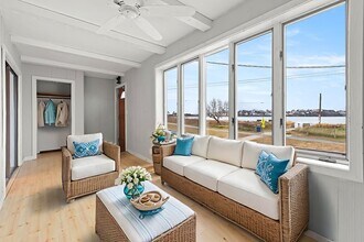 Building Photo - 147 Nahant Rd