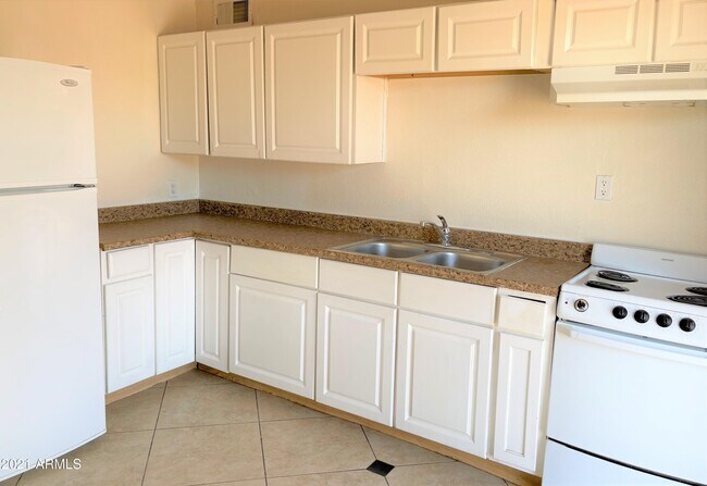 Building Photo - 4836 S 20th Pl