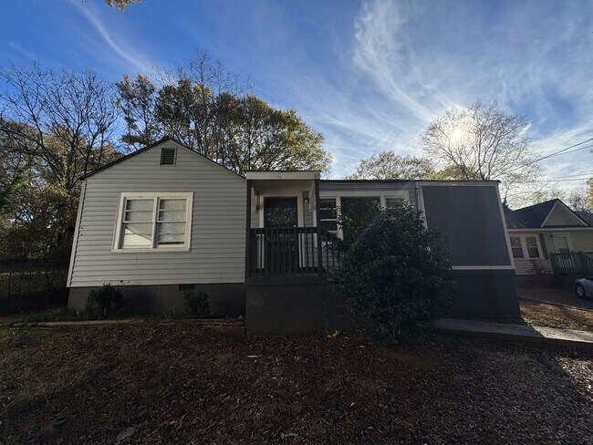 Foto del edificio - 2/1 House in East Rome with bonus room- $995