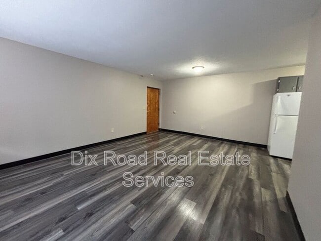 Building Photo - 426 Bellbrook Ave