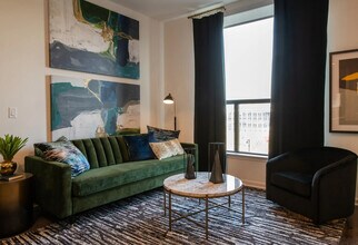 Building Photo - The View at Castle Rock