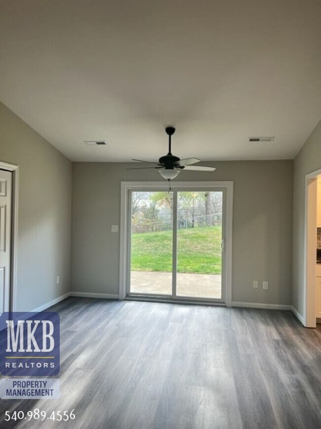 Building Photo - Recently Renovated 3BR/2BA Single Family Home