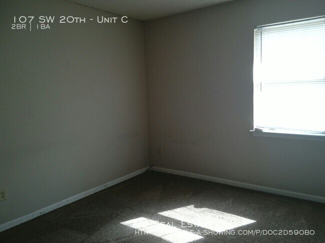 Foto del edificio - 107 SW 20th-Unit C