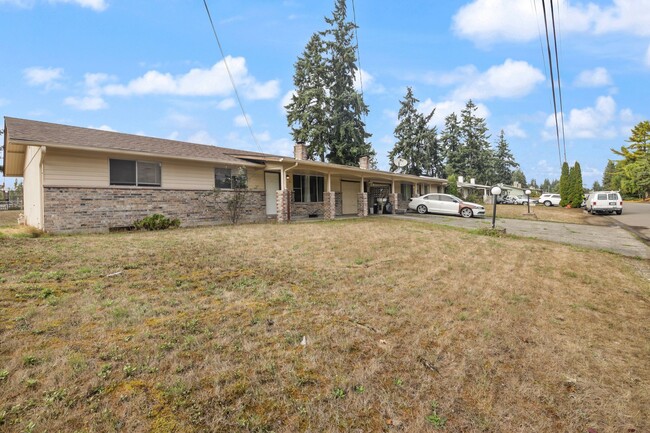 Building Photo - Move in Ready now! Easy JBLM commute, 3 be...