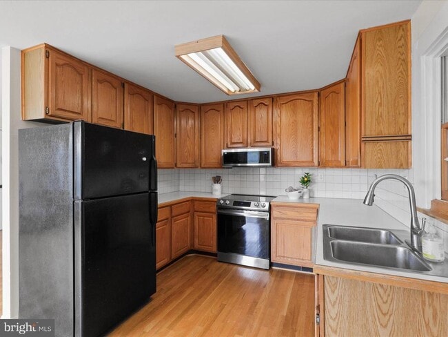 Building Photo - 5600 Bristol Ct