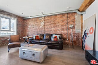 Building Photo - 527 Molino St