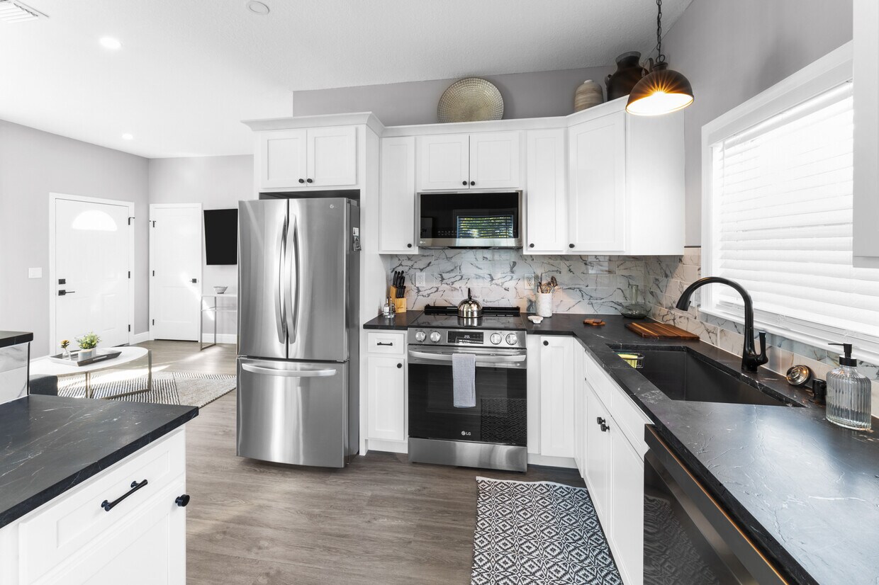 Foto principal - 929 13th St N