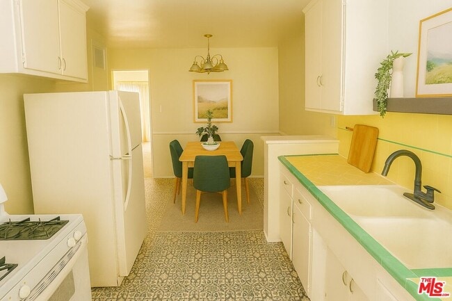 Building Photo - 828 N Alta Vista Blvd