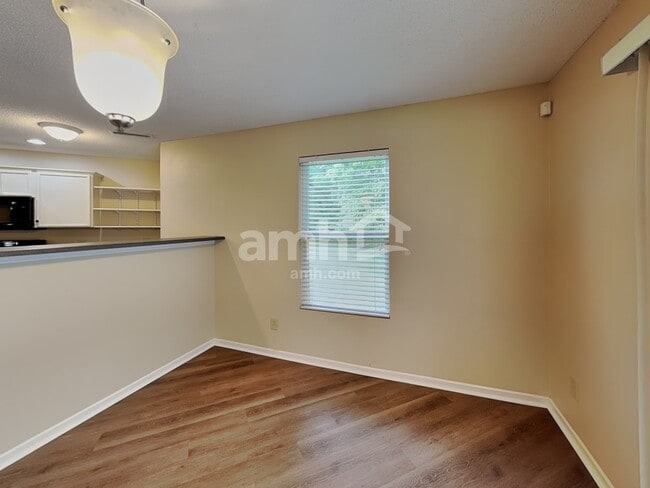 Building Photo - 10395 Butler Dr