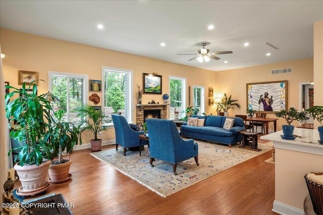 Foto del edificio - 4426 Skyline Dr