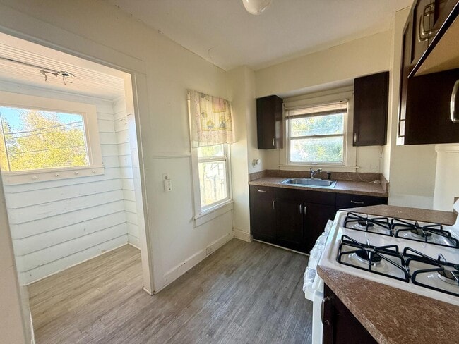 Foto del edificio - 1435 1/2 15th St N. - 1435 1/2 15th St N