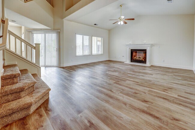 Foto del edificio - Large Home within Clovis Unified