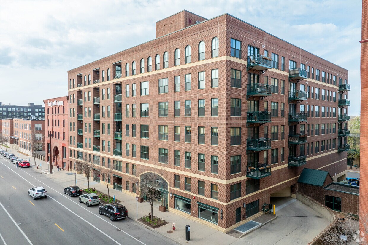 Primary Photo - Lindsay Lofts
