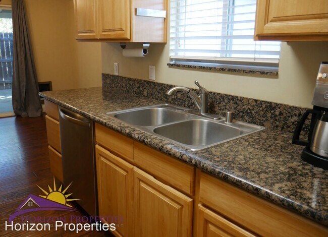 Foto del edificio - 4 br, 2 bath House - 6823 Kermit Lane
