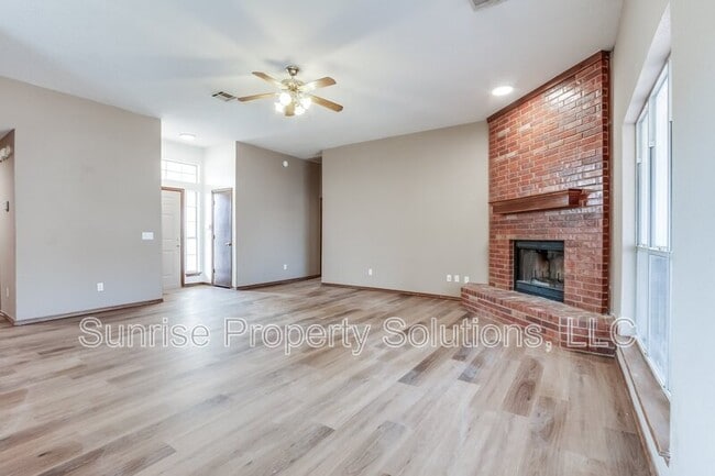 Foto del edificio - 509 Gyrfalcon Dr