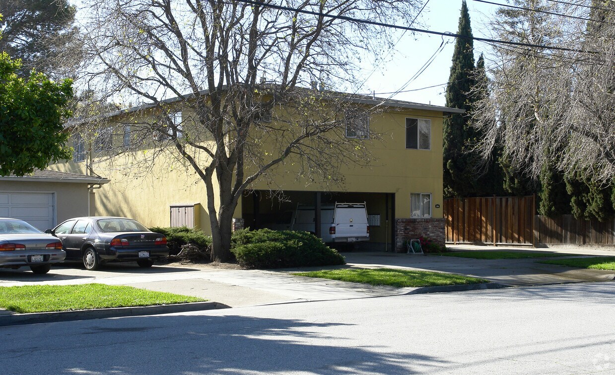 Primary Photo - 324 Standish St