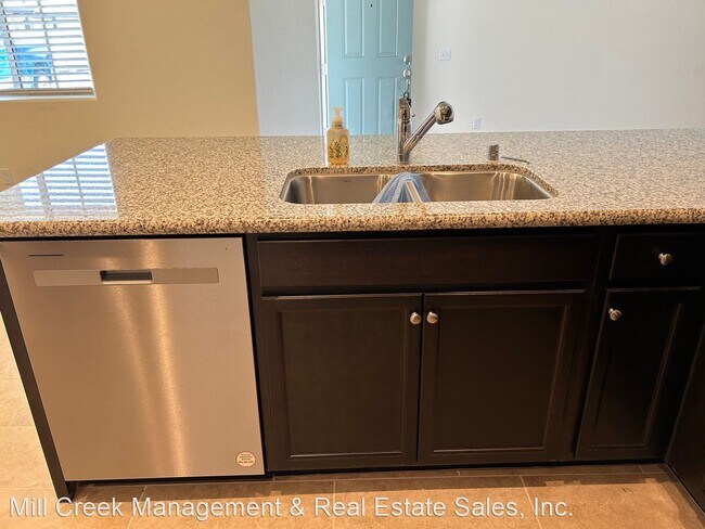 Foto del edificio - 3 br, 2 bath House - 3818 W. Rialto