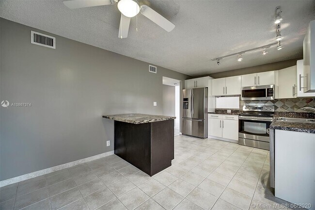 Building Photo - 22388 Thousand Pines Ln