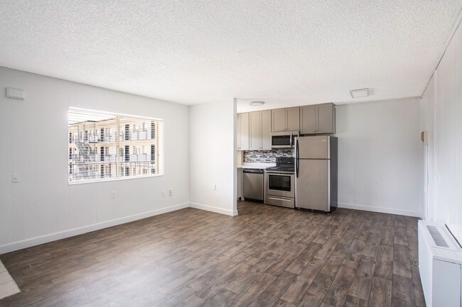 Foto del edificio - Towers on Main Apartments