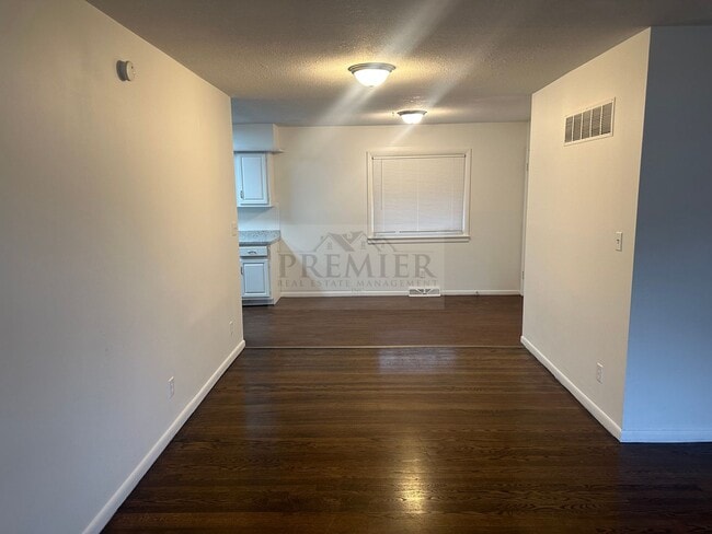 Building Photo - 2712 S Glenwood Ave