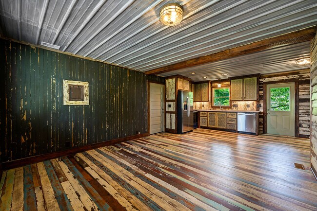 Building Photo - 953 W Shadburn Ave