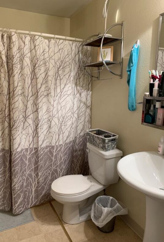 Foto del edificio - 825 Gallup Rd