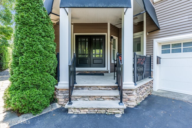 Building Photo - 609 15th Ave