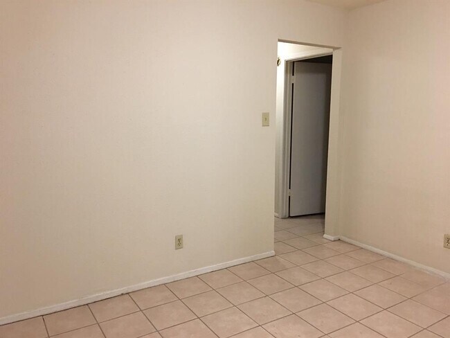 Building Photo - 603 Linda Ln