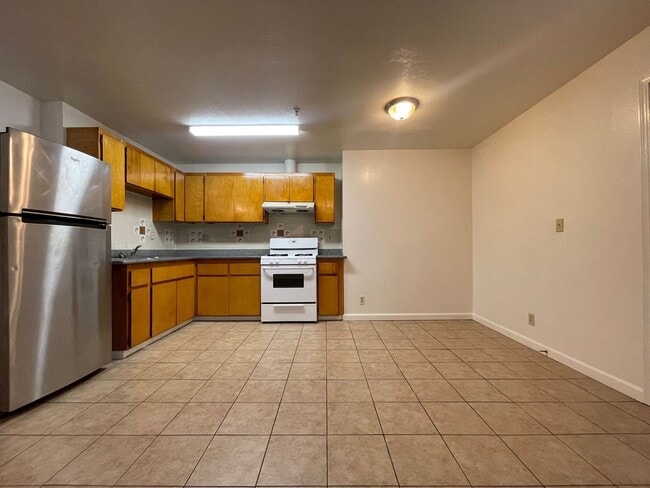 Foto del edificio - Nice and clean 3 beds 2 baths located in c...