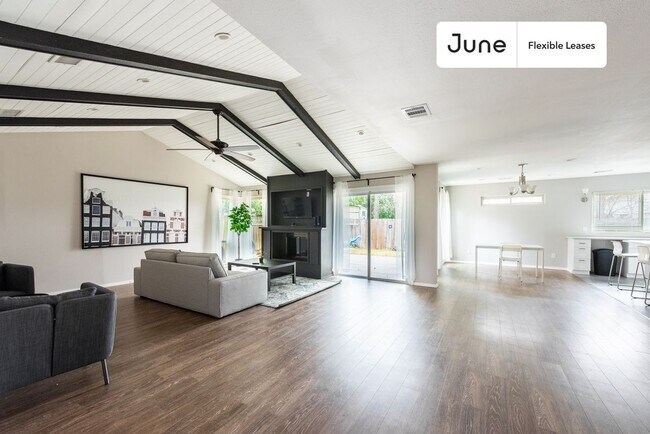 Foto del edificio - 10307 Quail Ridge Drive