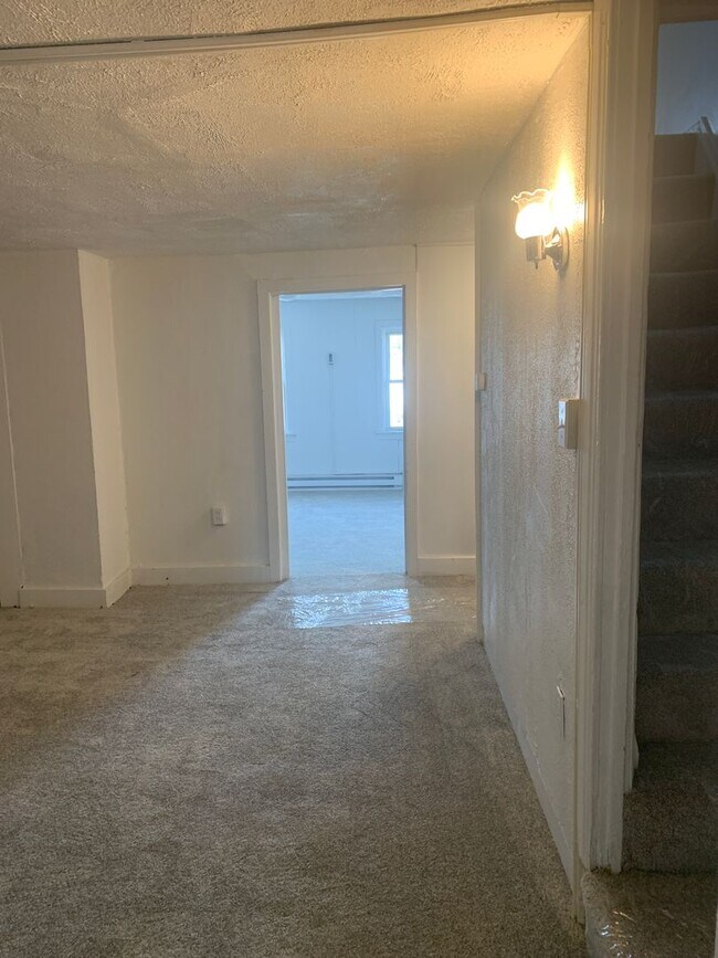 Building Photo - 4 Bedroom House Yard and Parking-York City