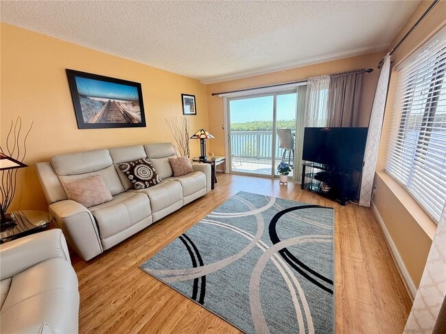 Building Photo - 819 Bahia Del Sol Dr