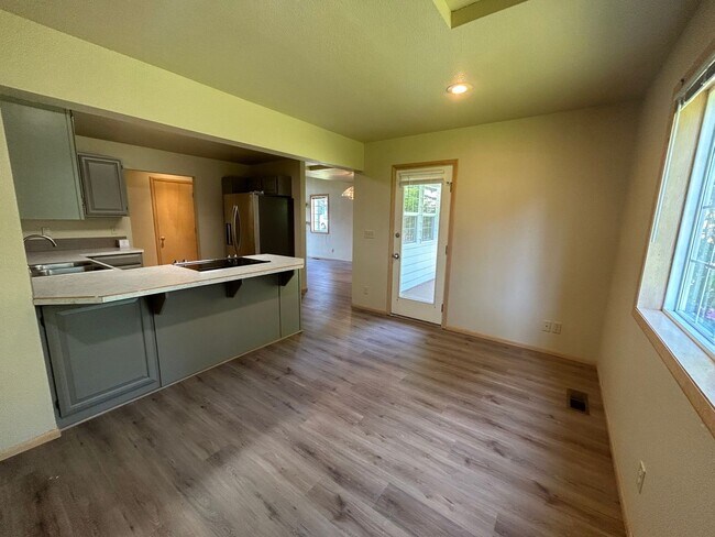 Foto del edificio - 1350 Lahti Drive (Rent Special!)