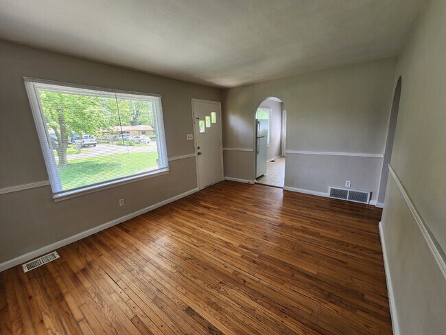 Building Photo - Charming 3 Bedroom Home in Indianapolis with Spacious Layout and Convenient Location!