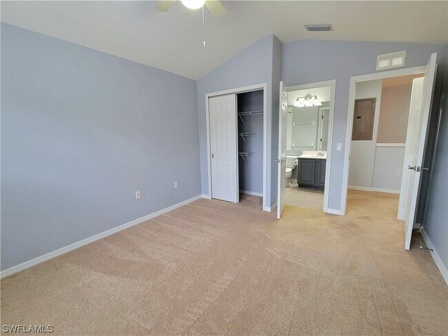 Foto del edificio - 2611 Somerville Loop