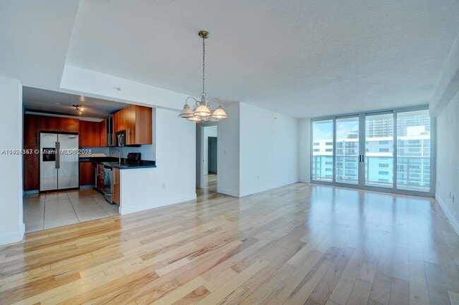 Building Photo - 7501 E Treasure Dr