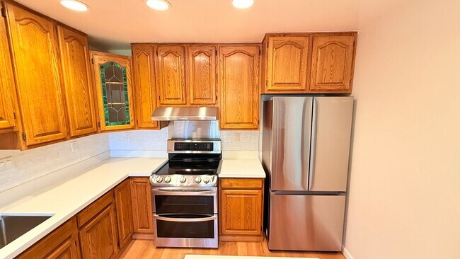 Building Photo - 1033 Fontana Dr