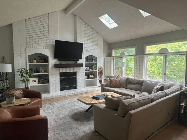 Building Photo - 7710 S Hickory Pl