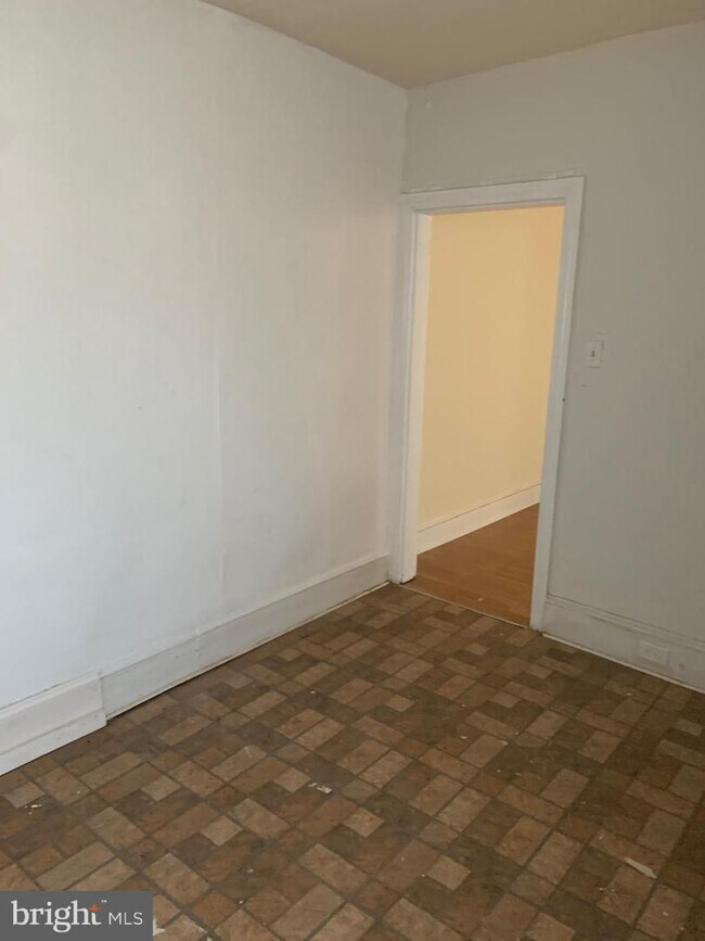 Building Photo - 11 E Elm St