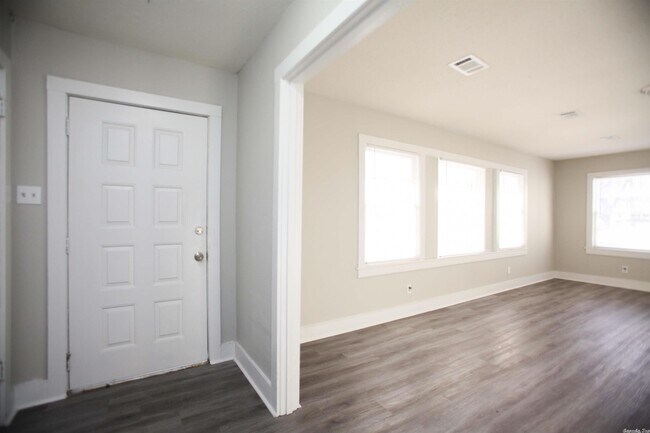 Foto del edificio - 4517 Haywood St