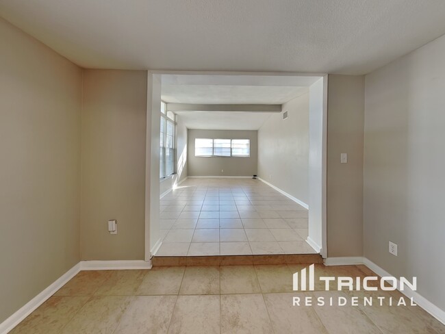 Foto del edificio - 9808 N 55th St