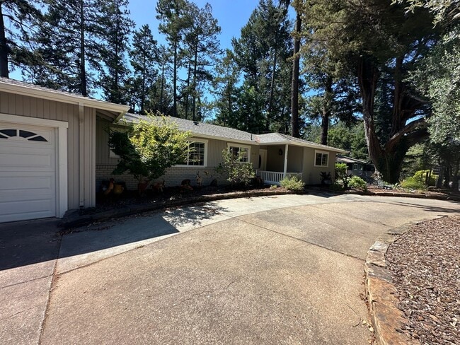 Building Photo - Charming 4-Bedroom Home in a Beautiful Pri...