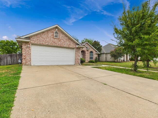 Building Photo - 3203 Von Trapp Ln