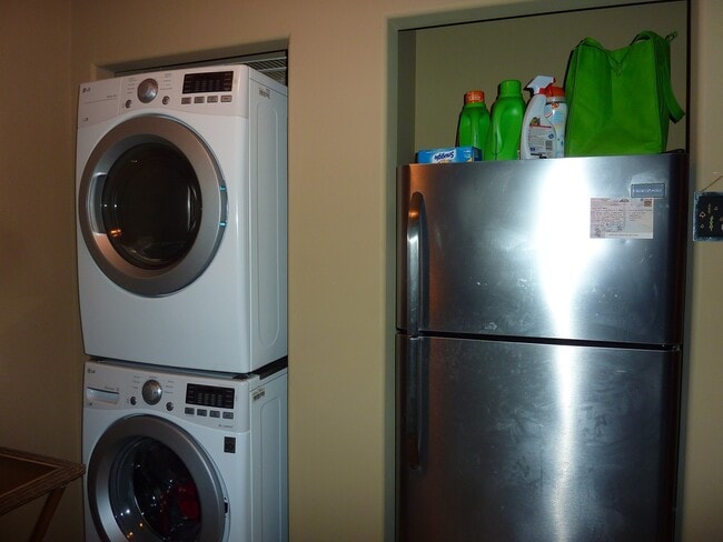 Building Photo - 1211 Highland Ave